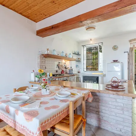 شقة 1 Bedroom Awesome In Uscio